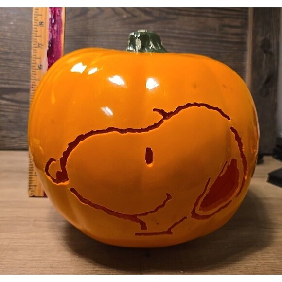 Halloween SNOOPY Peanuts Pumpkin Jack-O-Lantern Plastic Carved NO LIGHT - Picture 1 of 9